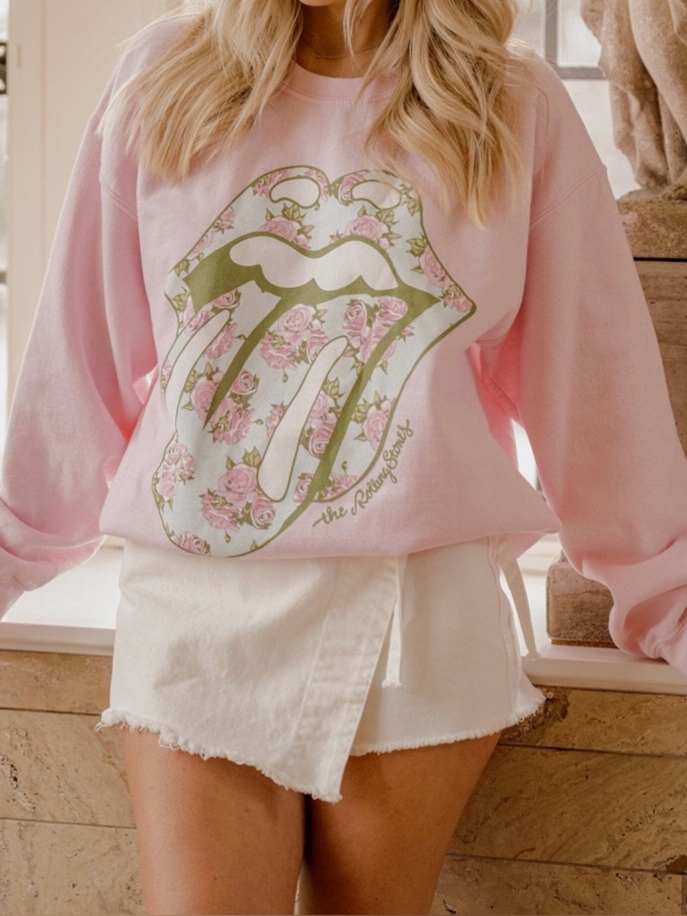 Livy Lu Rolling Stones Floral Lick Sweatshirt Women’s Large Pink